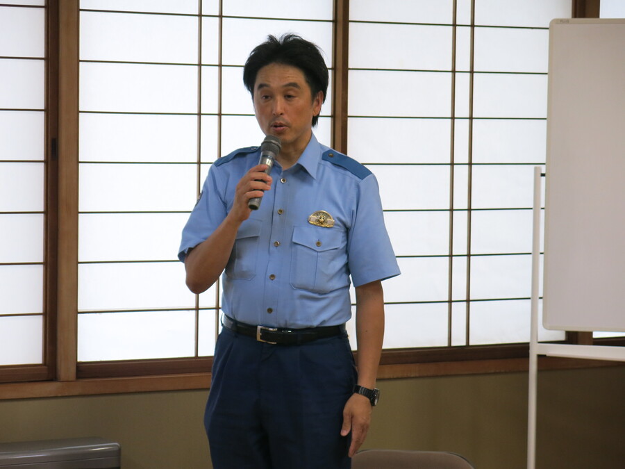 講師の竹井警部補