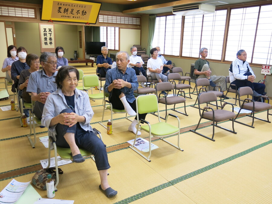 膝抱え運動
