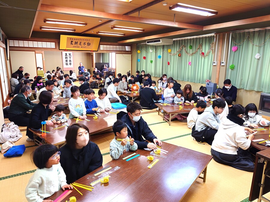 講師の先生から作り方を教えてもらい