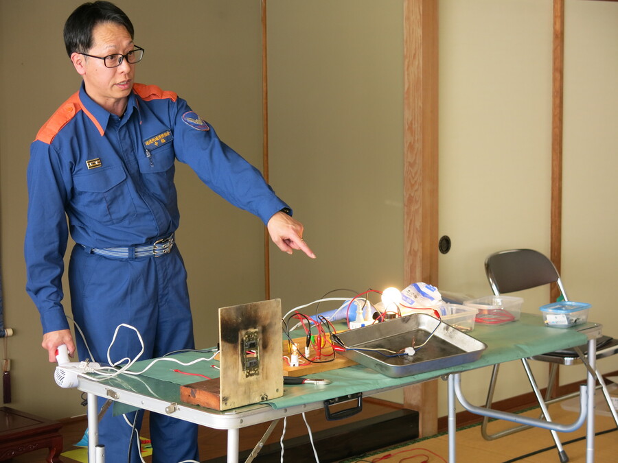 コンセントにほこりがたまっていると