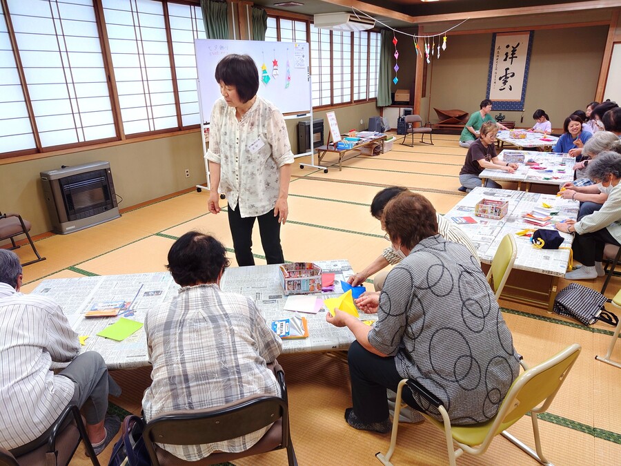 皆さん熱心に作成中ー!! どうですか~?