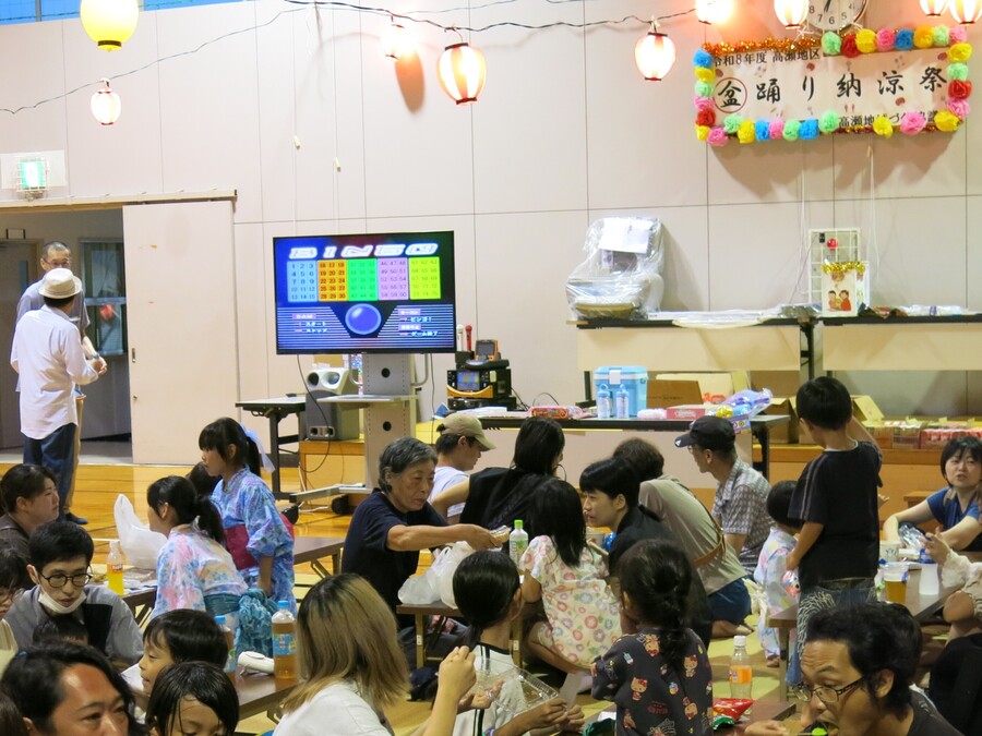 子ども達お待ちかねの「ビンゴ大会」!